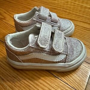VANS 
OLD SKOOL V - TODDLER pink glitter
